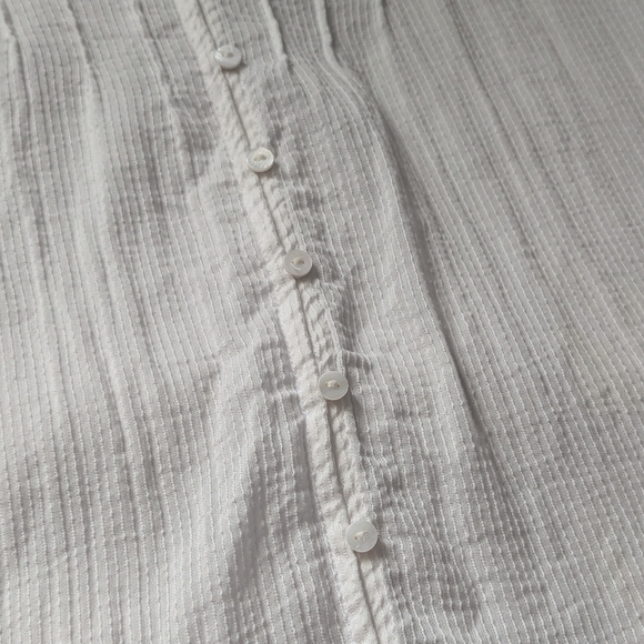 EUC Faherty Willa Top in White - Picture 8 of 16